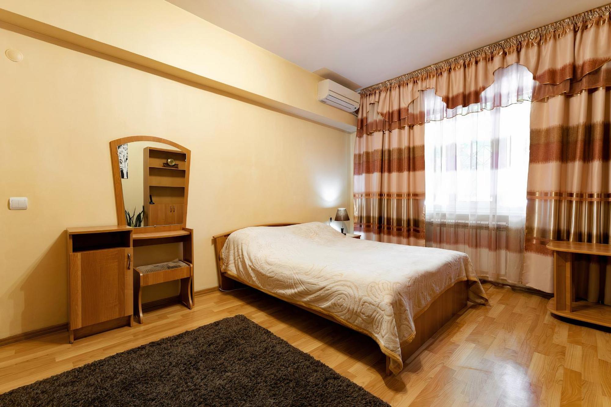 Nadezhda Apartments On Zhibek Zholy Avenue 33 Almaty Bagian luar foto