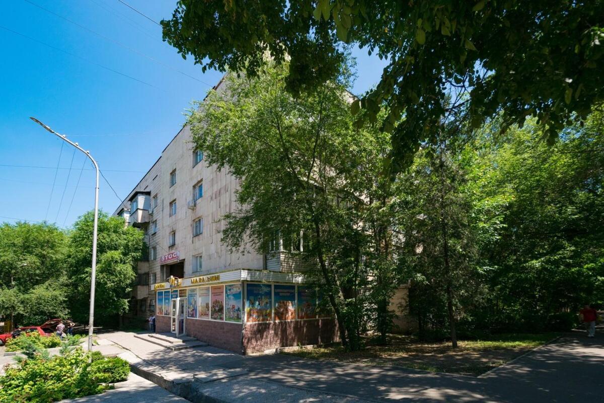 Nadezhda Apartments On Zhibek Zholy Avenue 33 Almaty Bagian luar foto